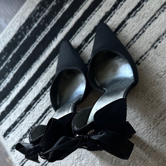 Stuart Weitzman | Shoes | Black Silk Heels With Satin Bow In  Stuart Weitzman Bowfriend Black Satin Heels